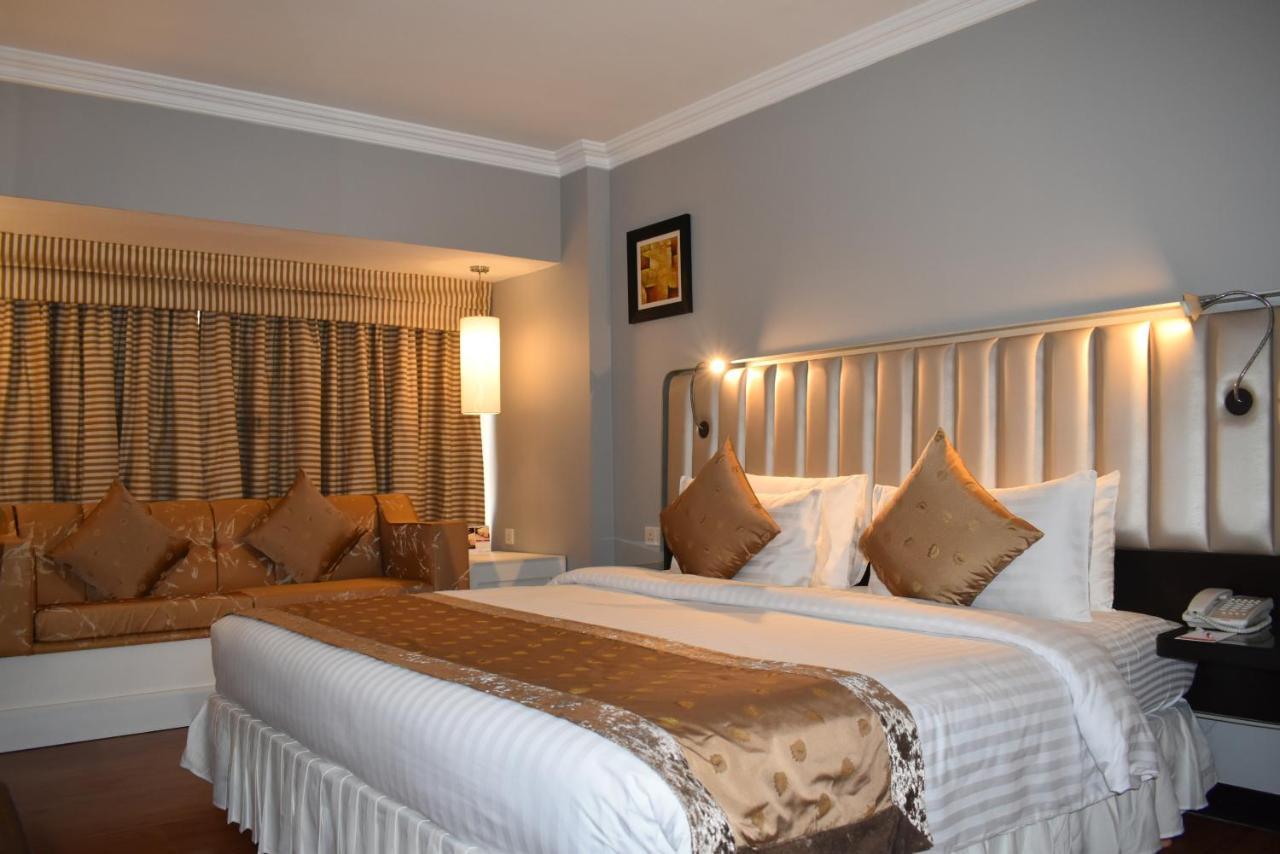 Ramada Plaza By Wyndham Karachi Airport Hotel Εξωτερικό φωτογραφία A bedroom at the hotel
