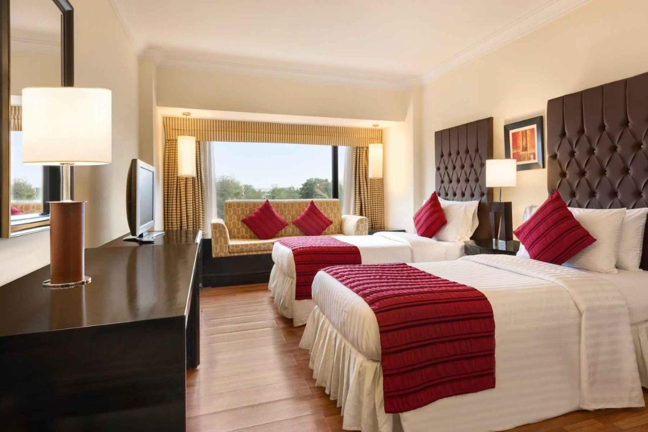 Ramada Plaza By Wyndham Karachi Airport Hotel Εξωτερικό φωτογραφία A room at the hotel