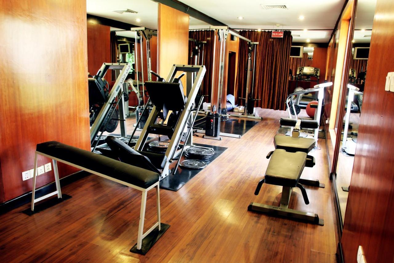 Ramada Plaza By Wyndham Karachi Airport Hotel Εξωτερικό φωτογραφία The gym at the Taj Mahal Palace