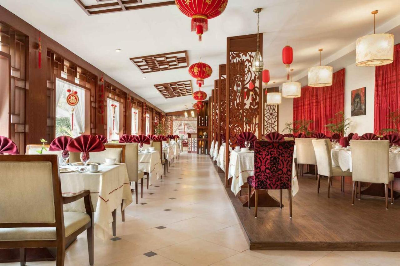 Ramada Plaza By Wyndham Karachi Airport Hotel Εξωτερικό φωτογραφία The interior of a restaurant in Beijing