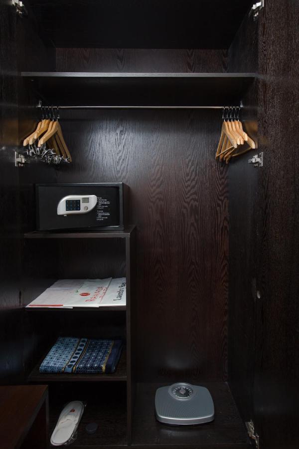 Ramada Plaza By Wyndham Karachi Airport Hotel Εξωτερικό φωτογραφία A safe in a hotel room