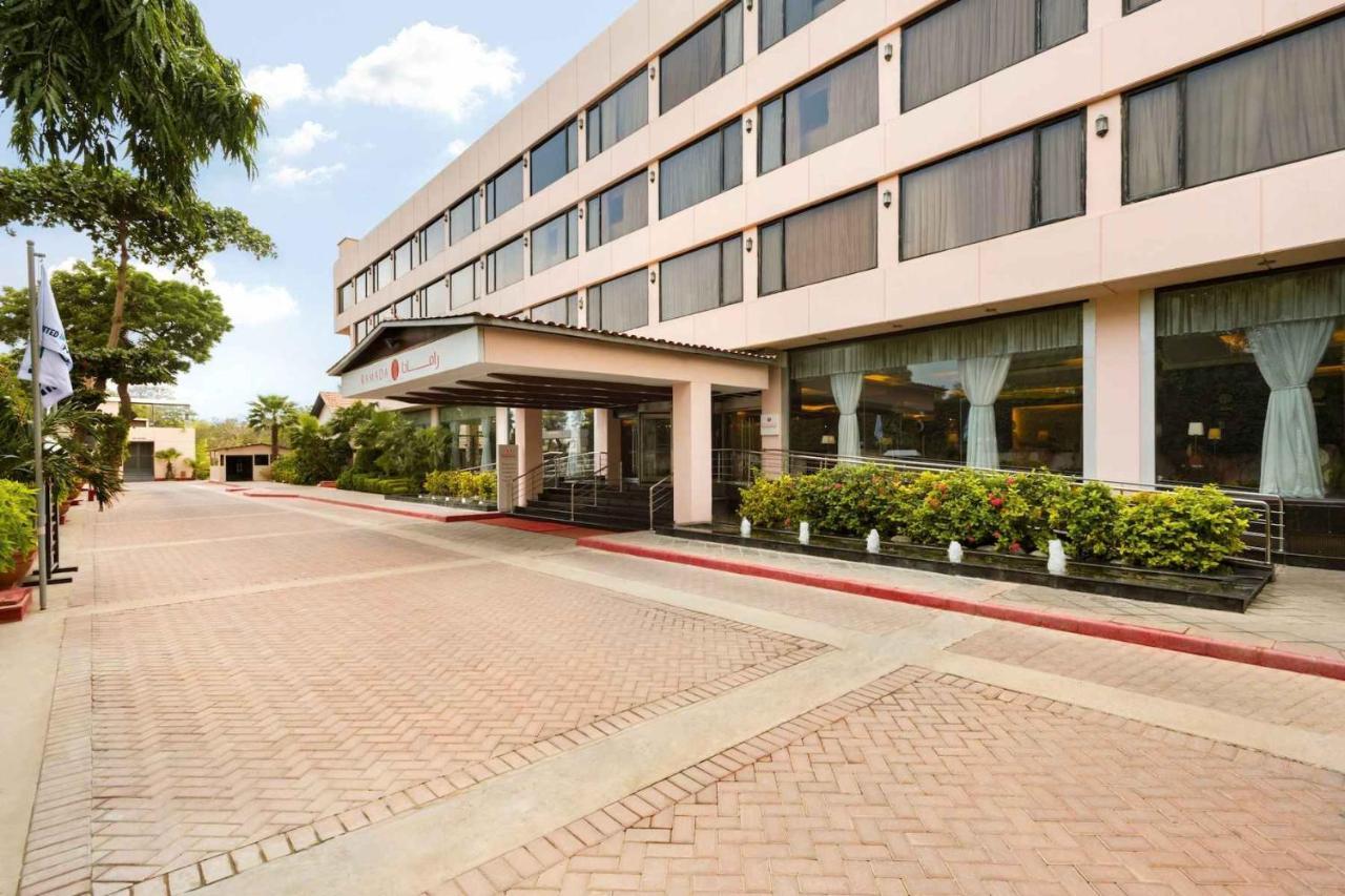 Ramada Plaza By Wyndham Karachi Airport Hotel Εξωτερικό φωτογραφία The hotel's entrance