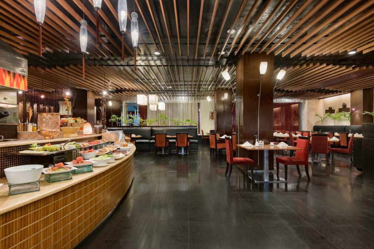 Ramada Plaza By Wyndham Karachi Airport Hotel Εξωτερικό φωτογραφία The restaurant
